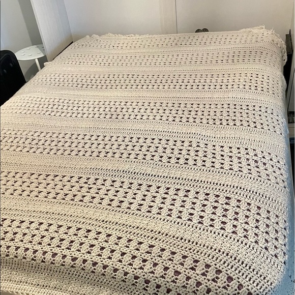 Vintage cream handmade knit throw. - Picture 2 of 4